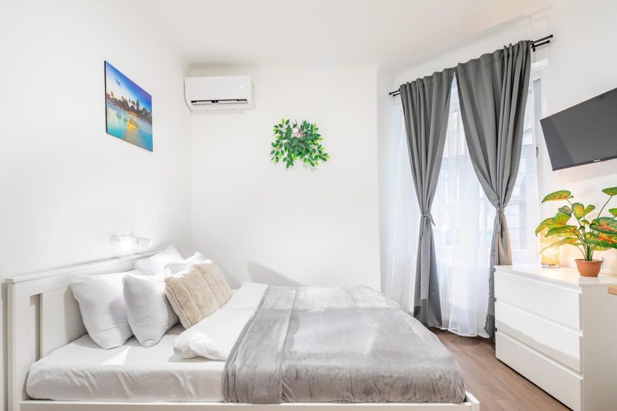 - New - Quiet And Comfy * Budapest